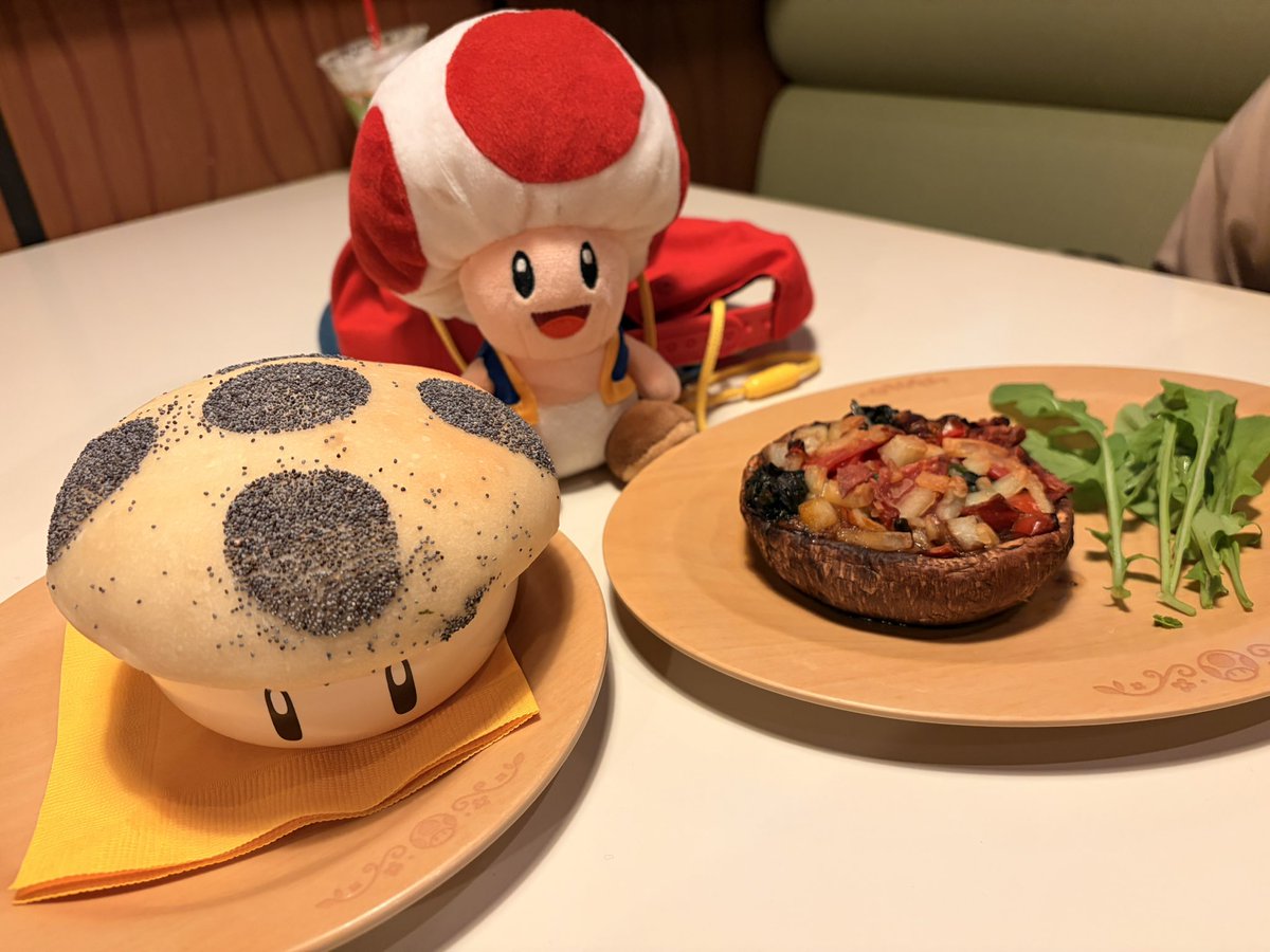aka_desu4's tweet photo. この前人生初めてピノキオカフェ行ったの！
可愛すぎたしめっちゃ美味しかった！
ピノキオカフェのメニュー制覇したくなって返ってきたから、絶対また行く！
#ピノキオ・カフェ   
#ユニバ https://t.co/50yajJ9T01