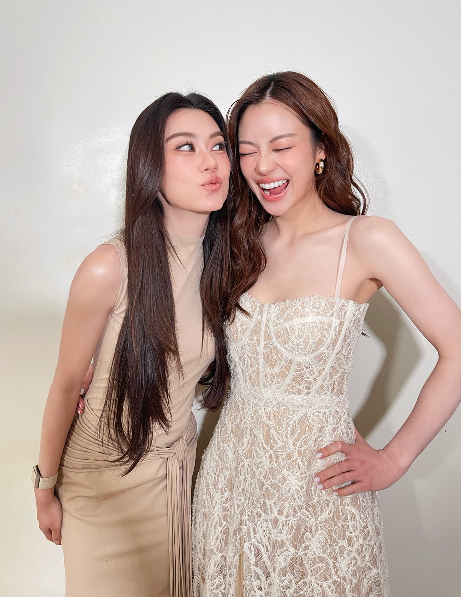 LenaMiu_CH3's tweet photo. พิโจ้ เริ่มเลยค่าาา 😆😘

LENAMIU LIGHTS UP MANILA
#LenaMiuFMinManilaDay1
#LenaMiu #ลีน่าหมิว https://t.co/88W5GMajjO