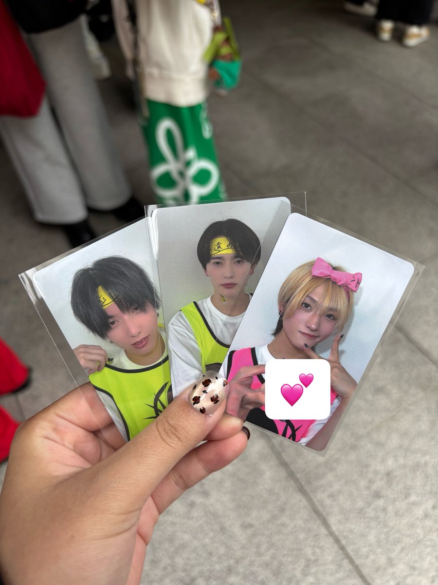 luv__shine79's tweet photo. @haru_otrhk 検索より失礼致します。
当方画像の💕を所持しておりす。2枚目左上の🍼👻桃との交換は可能でしょうか？ https://t.co/Hl2onlbjXf