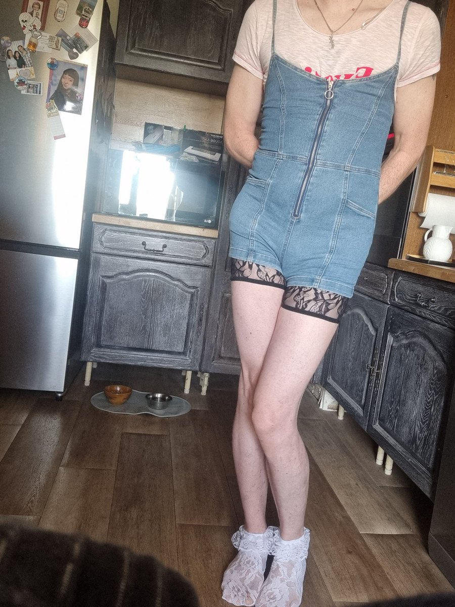 NatashaSissy2's tweet photo. Oups mon short et plus court que mon sous-vêtements de jour. J'aime beaucoup le côté mignonde la tenue 
#crossdresser #féminisation #french https://t.co/dIzzT1iO7F
