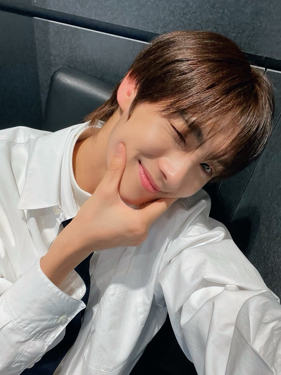 youngjae tweet media