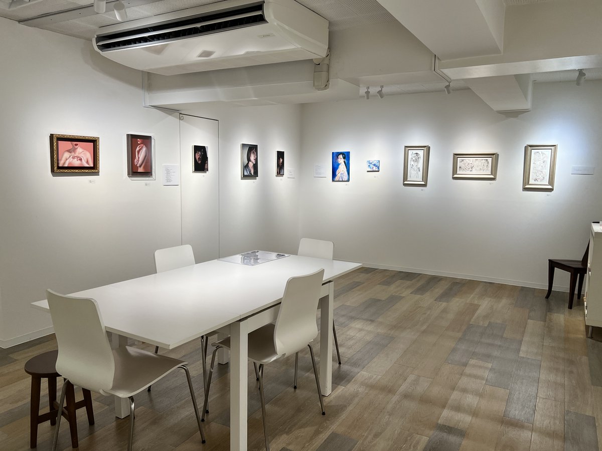 julespascin's tweet photo. 「FACES and HEADS 2026」本日初日です！

2026年5月23日（土）～6月7日（日）　月曜・火曜休
水曜～土曜：13:00～19:30、日曜・祝日：13:00～18:00
https://t.co/0kz5auznVH
出品作家：勝間田万綾、児嶋都、五ノ井愛、永瀬武志、野口芽衣、ひらのにこ、三浦由美子、山本真矢、柳田真理、YUE

※永瀬武志作品のみ抽選販売となります。詳しくは展覧会ページをご覧ください。
その他の作品は、先着順です。