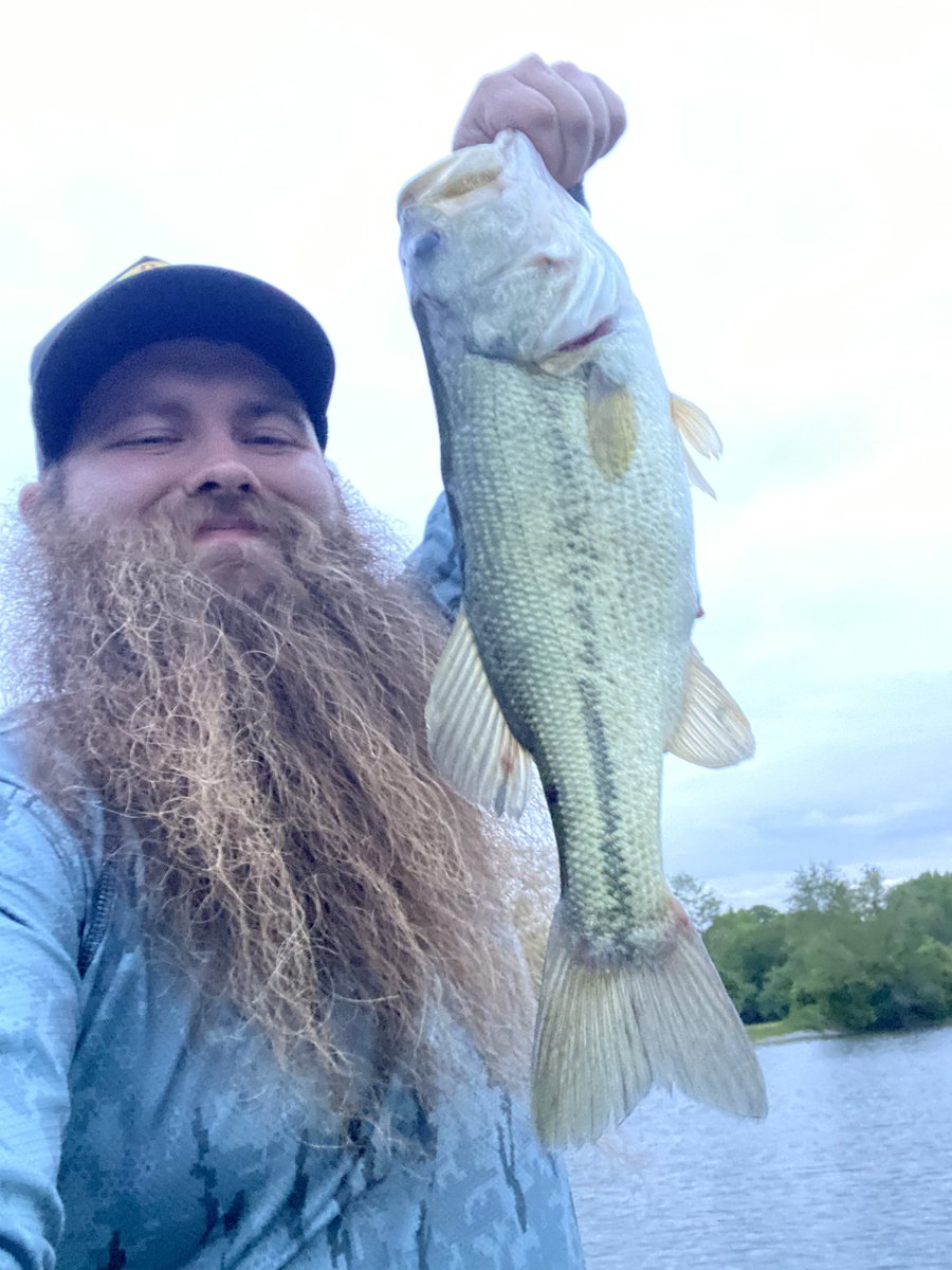 drift_dude's tweet photo. 5lbs 2oz bag with 2 fish on a Friday night with a 9 inch glide bait. Let’s fucking go https://t.co/gtYzRYMOpt