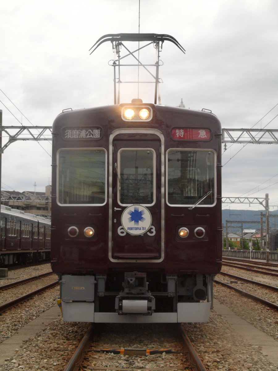 Kotakouta15's tweet photo. 6013編成、撮影会昔の幕やワイパーが復刻されてて面白かった。
最後には伊丹ではレアな逆ランでとんでたB787-9のワンワールド塗装との共演も!
#阪急 #6013f #撮影会 #JAL https://t.co/VFS1CUpVph
