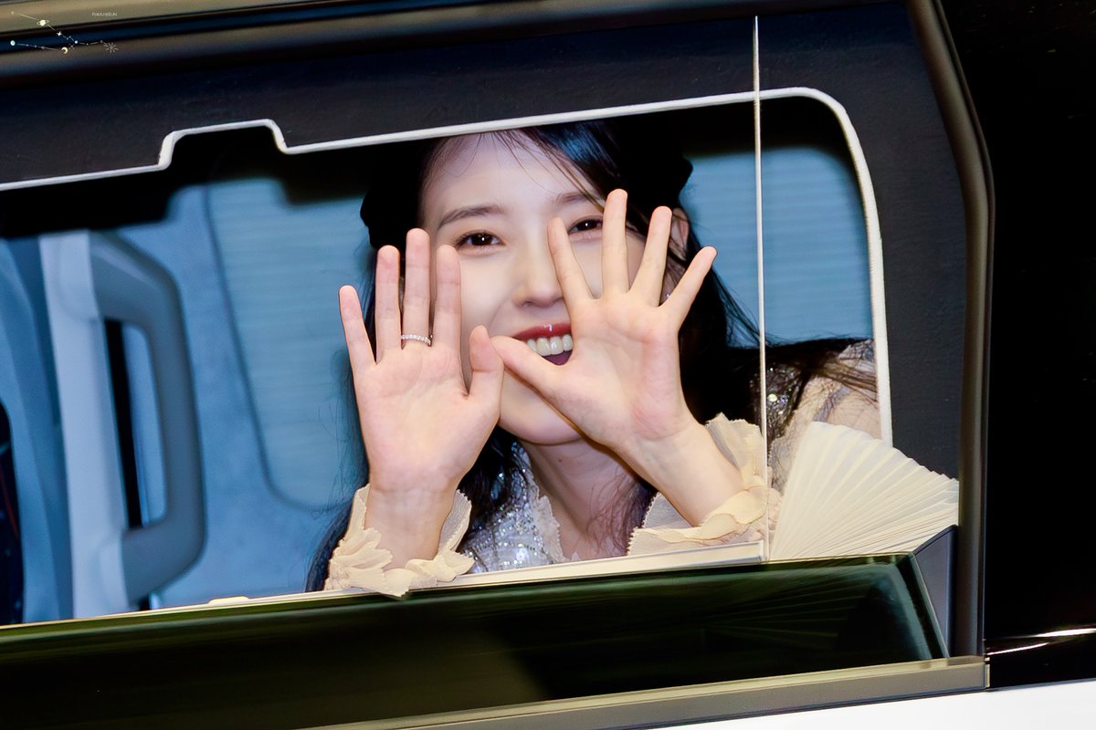 iu_snoopy's tweet photo. 260516 아이유 퇴근
#아이유
https://t.co/oi1LFMfjAB https://t.co/r9mzaCAgLX