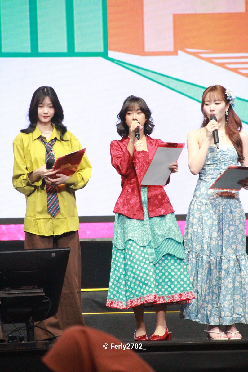 Ferly2702_'s tweet photo. FreSha+Ciolin @Freya_JKT48 @L_MarshaJKT48 @M_OlineJKT48 https://t.co/hUsKX5Vz4R