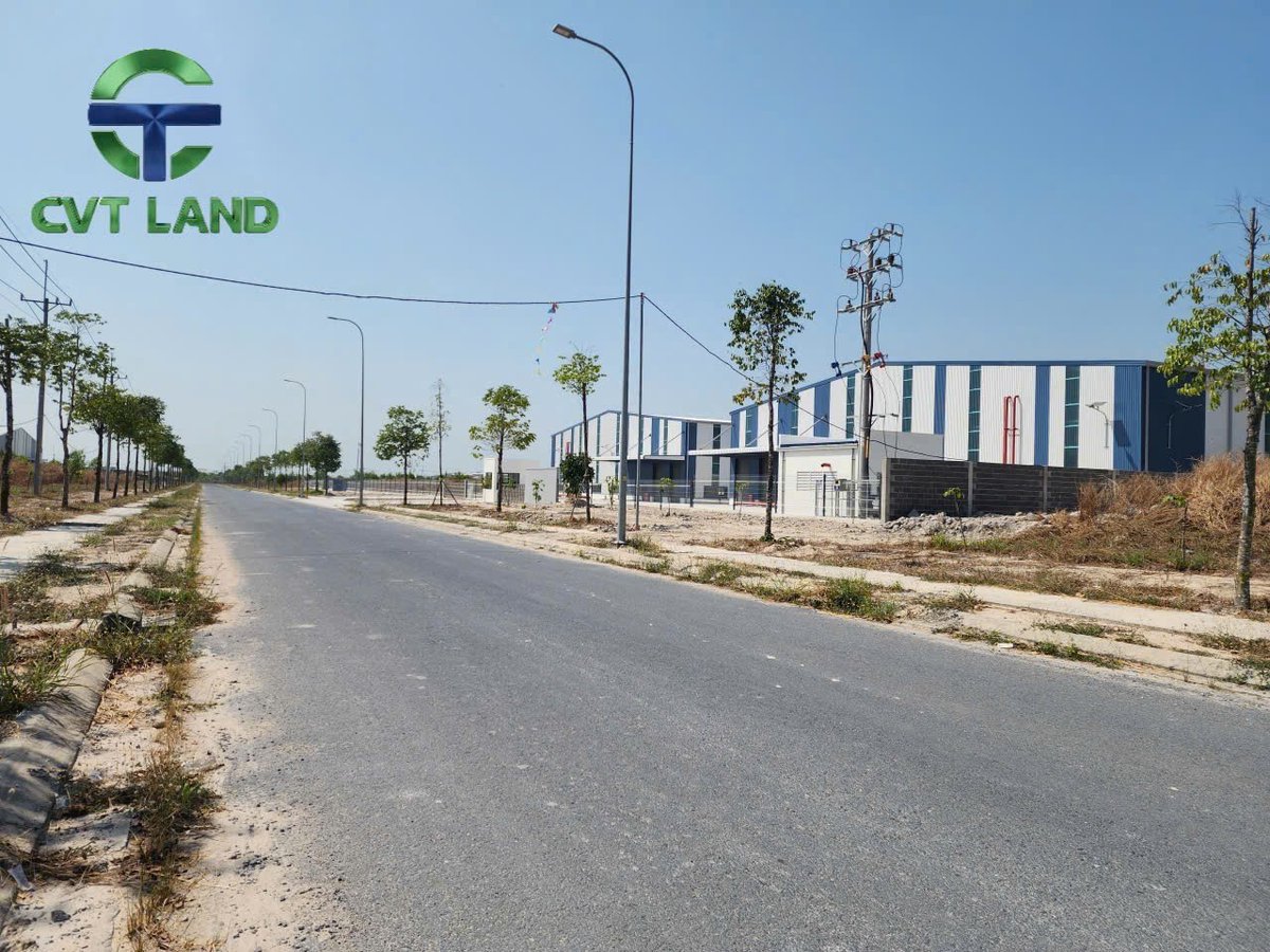 cong_cvt's tweet photo. [ ĐẤT KCN SIKICO BÌNH PHƯỚC  ]
平福省SIKICO工业园用地
- KCN Minh hưng sikico Đồng Nai
明雄西基科工业园，同奈省。

- Diện tích : 12.000 m2
面积：12,000平方米
- Trả tiền 1 lần đến ngày 29/05/2066
2066 年 5 月 29 日前支付一次
☎Tel/zalo:0918.645.130 - 0911.158.512 https://t.co/psKyvdH1pq