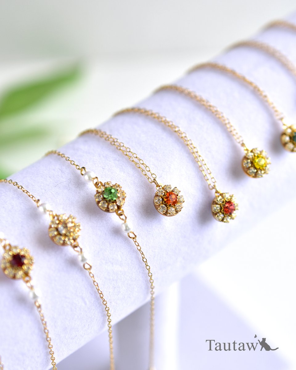 tautaw's tweet photo. 表と裏で、違う表情✨

ネックレス、ブレスレット、ピアス、イヤリングなど、
両面それぞれ異なるデザインでお作りしたアクセサリーをご用意しています。
クリスタルガラスと本物のお花を閉じ込めた、
ちょっと不思議で、きらきら煌めくアクセサリー。

ぜひ遊びにいらしてください🦊

#デザフェス63 https://t.co/DAGmYpHdXI