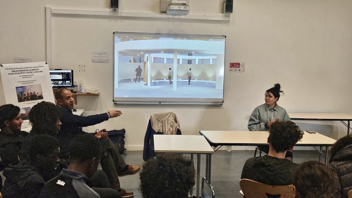 ClgDoisneau93's tweet photo. Republication suite à une erreur sur une photographie :

Chicago s’invite au Collège REP+ Robert DOISNEAU à Clichy-sous-Bois…

Nous avons eu l’honneur de recevoir Patricia Nguyen, venue à la rencontre de nos élèves de 3ème. https://t.co/vB3q5xvN8B