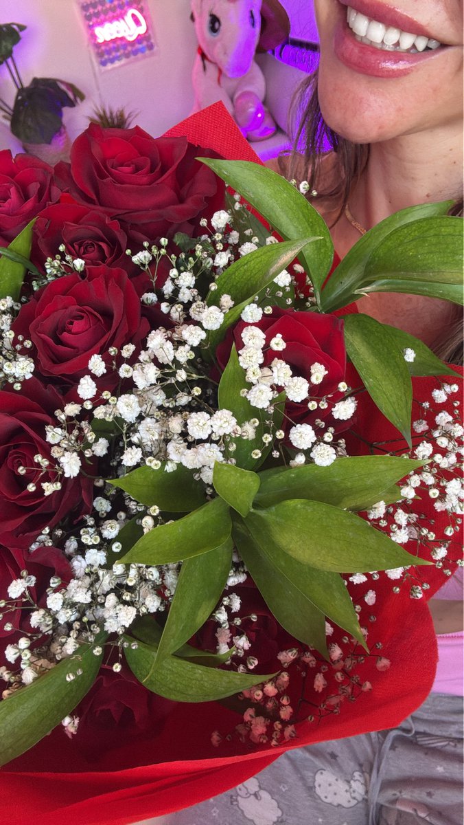 GoddessMiaBrat's tweet photo. Little surprises keep arriving at my house to celebrate my special day 👑❤️ https://t.co/NSrwGdR0jh