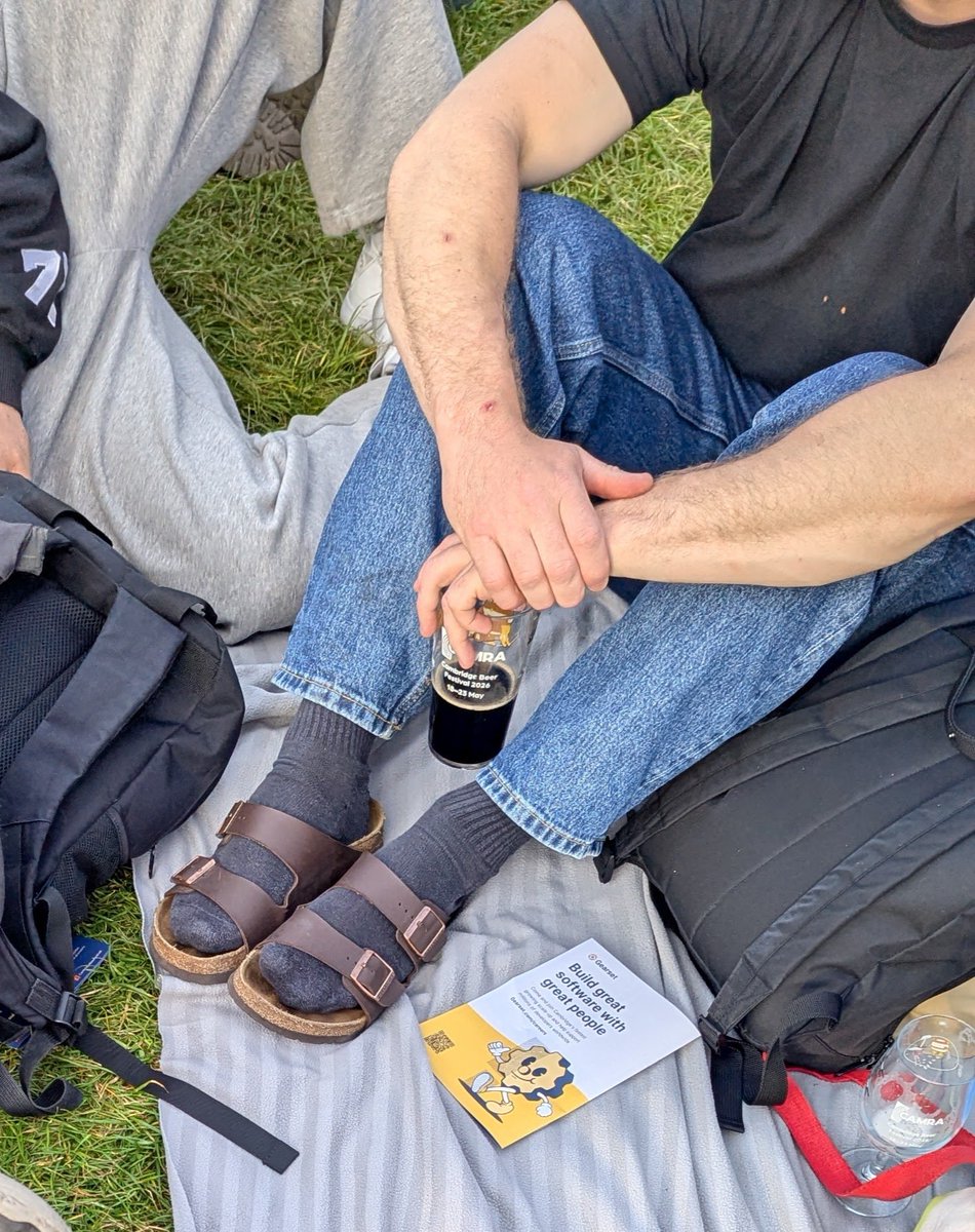 Men-In-Sandals tweet media