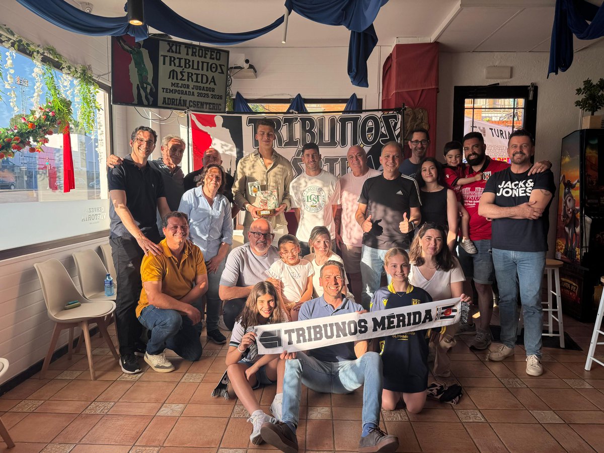 TribunosMerida's tweet photo. Y @TribunosMerida no sería nada sin este grupo de buena gente que participan de una pasión que solo piensa en 🤍 y 🖤, el @Merida_AD ayer, hoy y siempre. https://t.co/jEHPqPM8vx