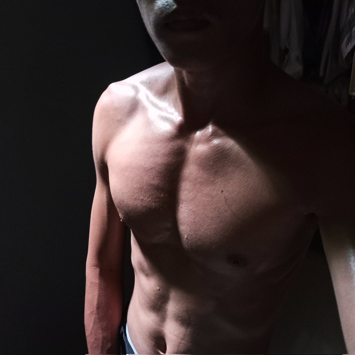LEBLANC464's tweet photo. POV: My home workout progress for 2 months🏋️‍♂️🥵. https://t.co/WZCil737cp