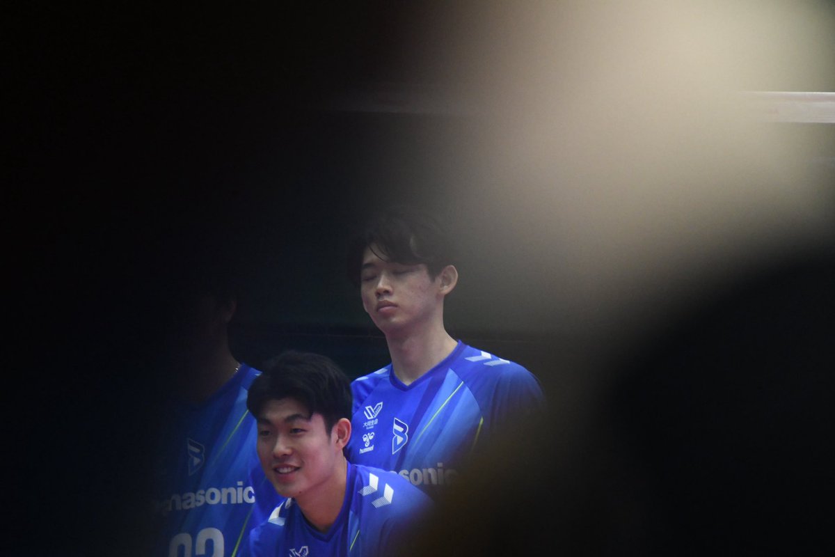 chamochamoll's tweet photo. ブルテのファン感楽しかったけどマジで何も見えなくて草。前の人も多分見えないから頭動くからもう頭しか見てない笑 段差をくれ段差を… https://t.co/9UwOmzhNTK