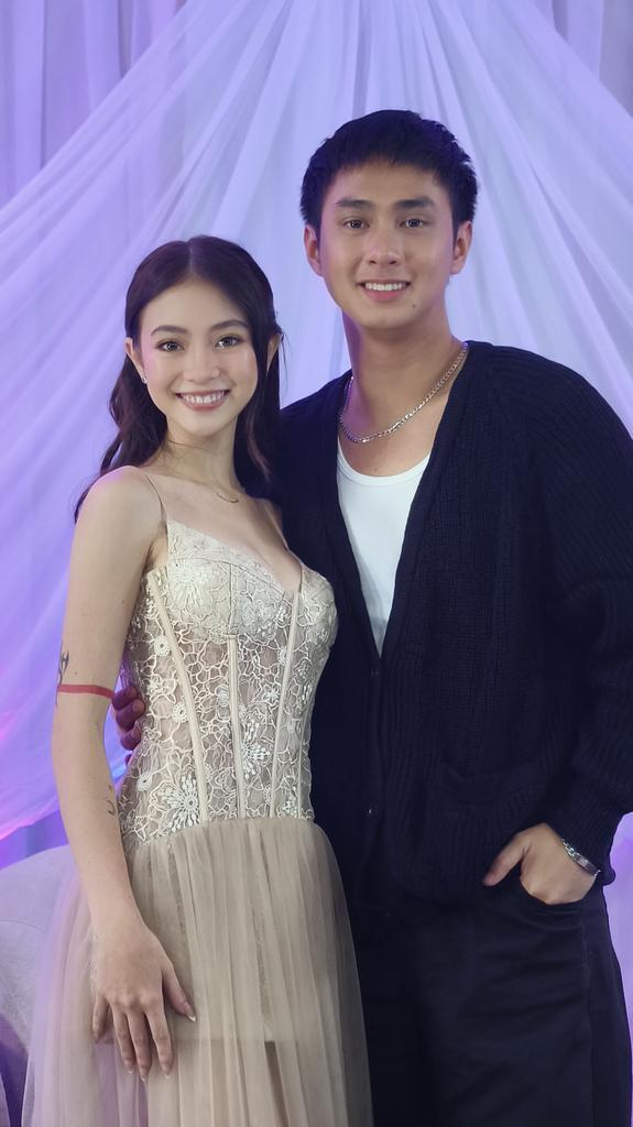 kumagcow's tweet photo. Ang saya off cam haha #jmfyang and they send their thanks sa lahat po Ng fan groups na sumuporta today https://t.co/yjx5rPsLAt