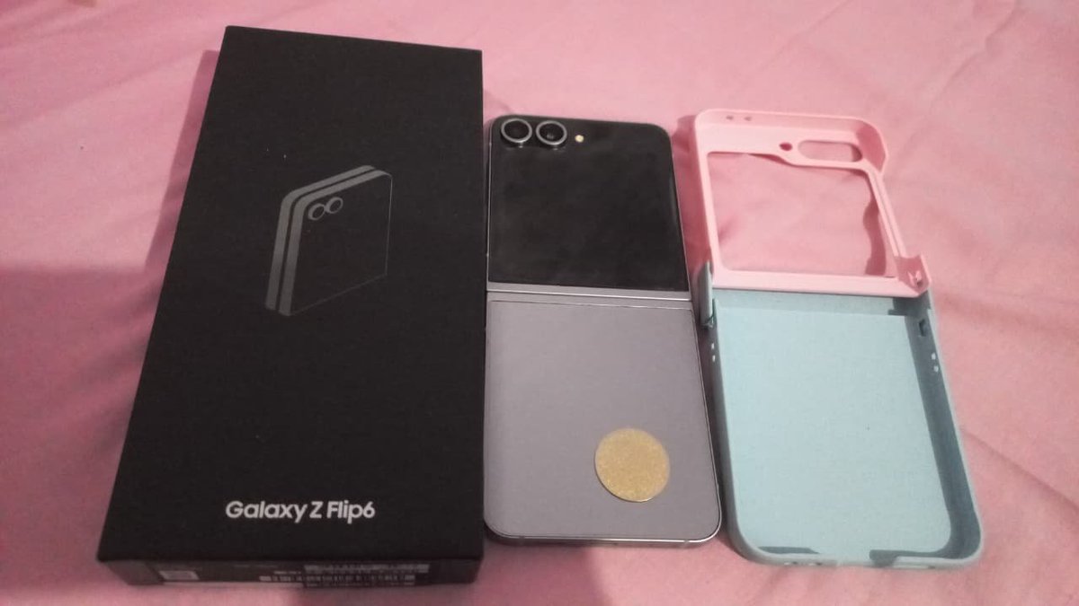 nameeyaa's tweet photo. WTS ❗️❗️❗️
Samsung z flip 6, Rp. 7.700,000 (nego alus aja)
kondisi
- like new
- mulus
- nominus
- no charger
#zonauang #wts https://t.co/tDPAFGPwNl