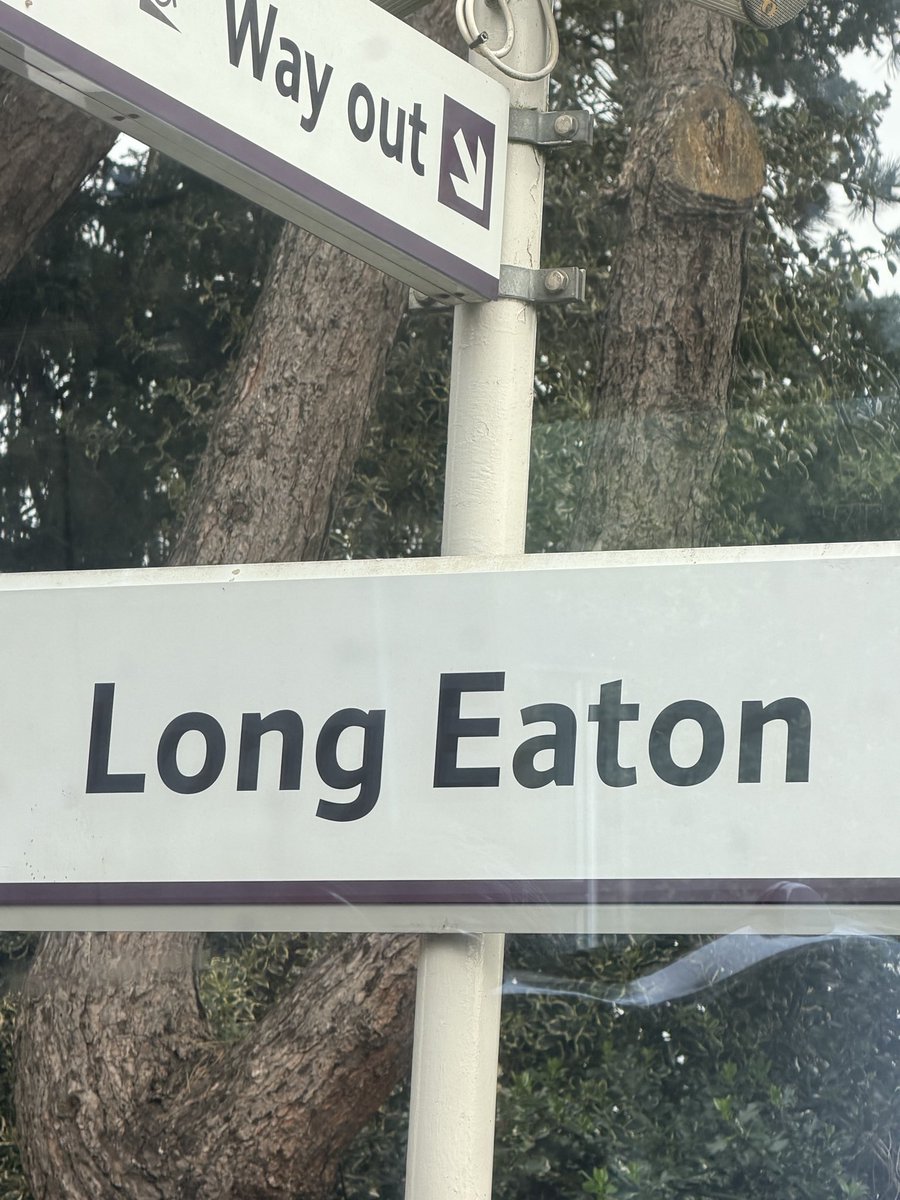 jon_eno's tweet photo. Seem to be travelling through the centre of the known universe a lot these days #longeaton https://t.co/hGb3cA6lRy