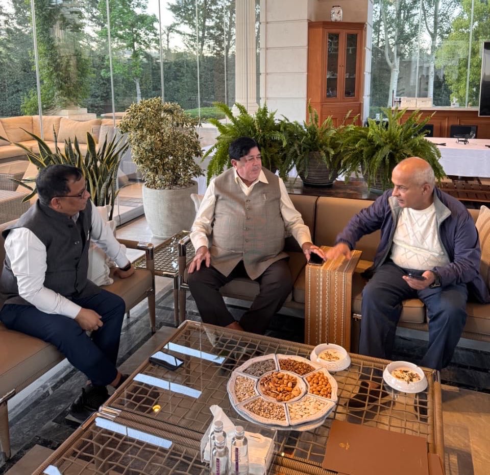Dileep_Sanghani's tweet photo. जॉर्डन प्रवास के दौरान मनासेर ग्रुप के स्थापक अध्यक्ष Ziad Al-Manaseer के साथ शिष्टाचार भेंट की।

इस दौरान हाल ही में गुजरात मेंManaseer Group द्वारा उत्पादित नेचुरल फर्टिलाइजर के प्रयोग एवं उसके संभावित लाभों को लेकर सकारात्मक चर्चा की।🤝🌱

📍अम्मान, जॉर्डन https://t.co/AsFhDHp0Ck