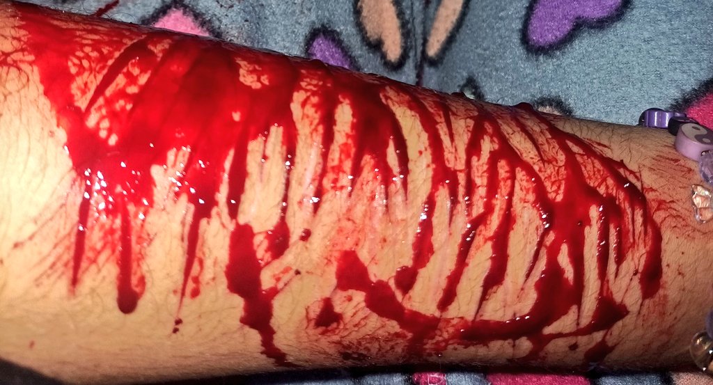 mikkkaa___'s tweet photo. hoy fue una noche intensa con algunos cortes 🙏
#shtwt #shtw #goretwt https://t.co/PqNgSQvceR