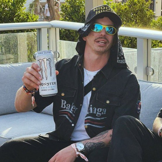 BabyBowwser's tweet photo. @Tradermayne that moment when the energy drink is the least of your worries https://t.co/EdAOMslwJ5