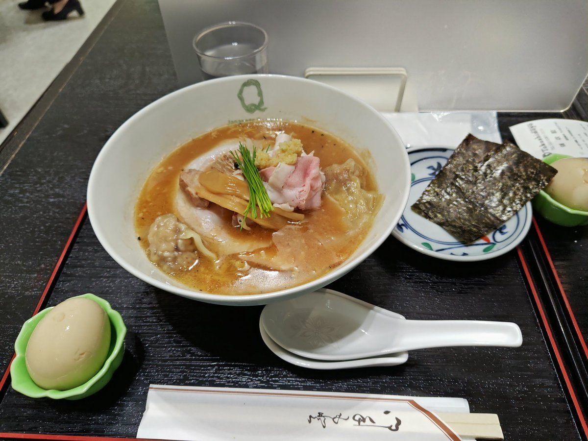 tTZ79qbP8P5rtiH's tweet photo. 新宿髙島屋 初夏の大北海道展 札幌
Japanese Ramen Noodle #LabQ さんで
特製プレミアム味噌らぁ麺
特製醤油らぁ麺 を頂く、ひと口啜ると薫る味噌と小麦が素晴らしい♪濃い目ですがスルスルと手が止まりません、少しの生姜で効果的な変化でスッキリ♪満足!ご馳走さまでした♪#味噌ラーメン https://t.co/DInBx6tMme