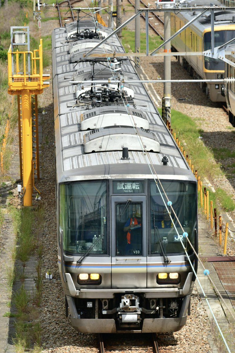 2026年5月20日 網干総合車両所本所内で、223系V33編成が検査出場前の