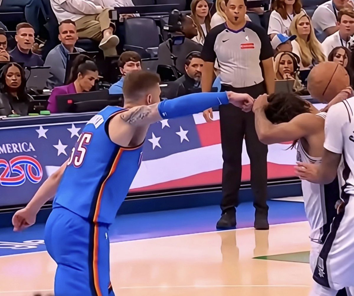 Sh1uYy's tweet photo. @NBA 👎👎👎 https://t.co/wyTBKYJomy