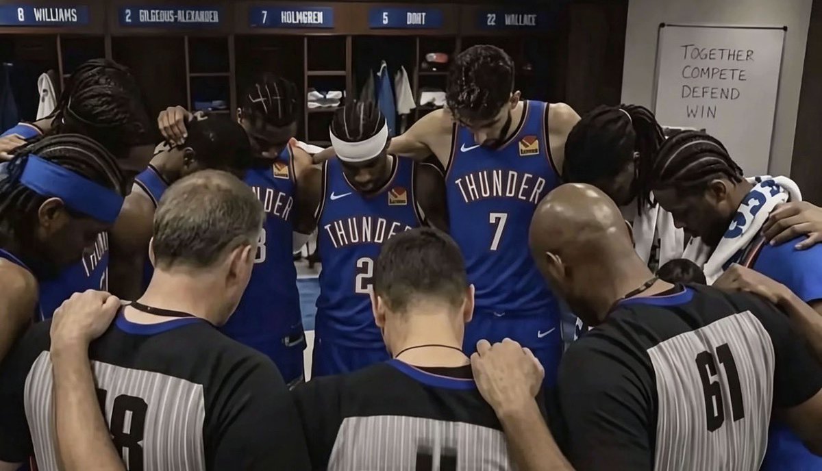 Sh1uYy's tweet photo. @okcthunder Locker room👎👎👎 https://t.co/xpaWx9kLi4
