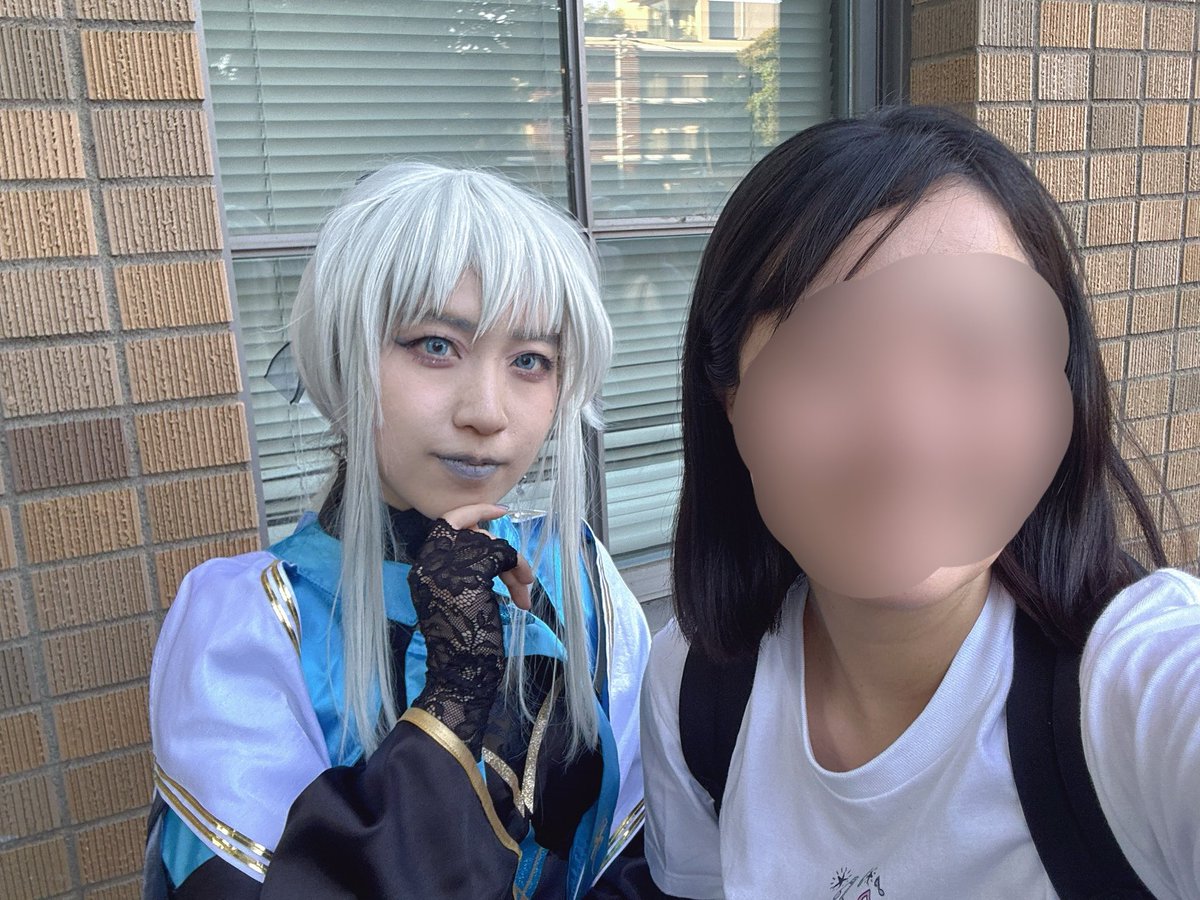 o27795's tweet photo. 撮ってもらったツーショ/スリーショが4枚集まったので😊😊

かっこいいフリーナも、ハロ研の人で覚えてもらったのも、twst♣️の話で盛り上がったのも、全部覚えてるし大切な思い出🥹

これからもずっと、応援してます🫶 https://t.co/hB3IWdm4mx