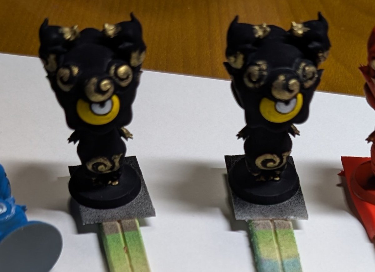 辰巳又助ドクロ模様のクマの陶器フィギュア 辰巳又助】熊 骸骨のせ | うつわ屋ギャラリー369