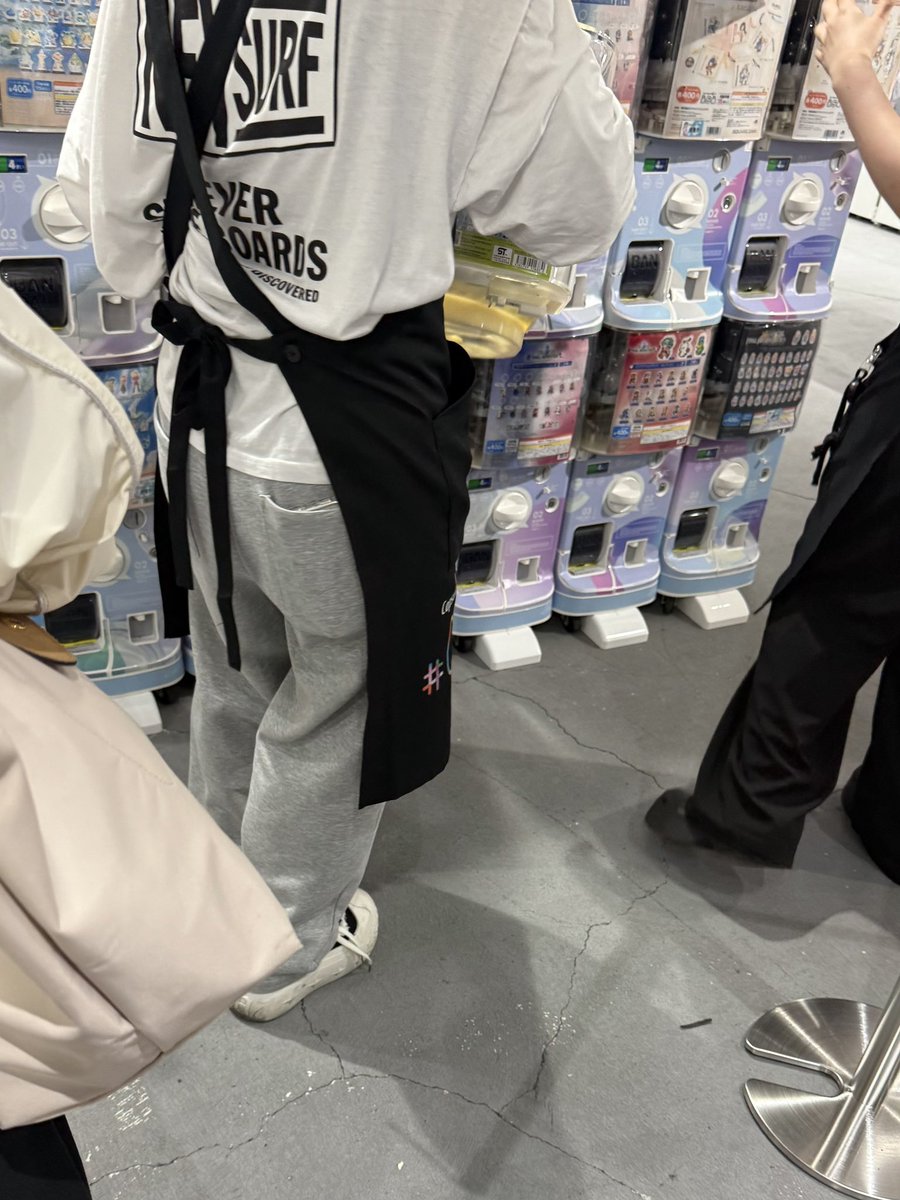 メルカリで3倍くらいの金額で出品されててキレそう。