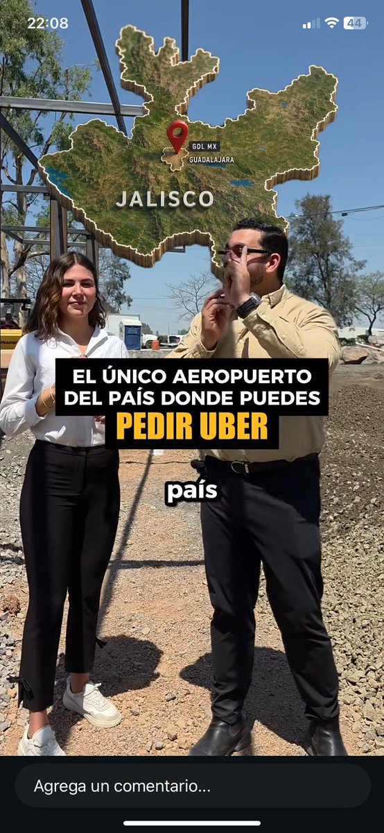 xlvts's tweet photo. Mónica Magaña presumiendo que construyeron un tejabán para que tomes un Uber después de caminar 1,500 metros desde el aeropuerto. Todo mientras de fondo ponen un mapa incorrecto de Jalisco hecho con IA. https://t.co/3OTK9AU6W3
