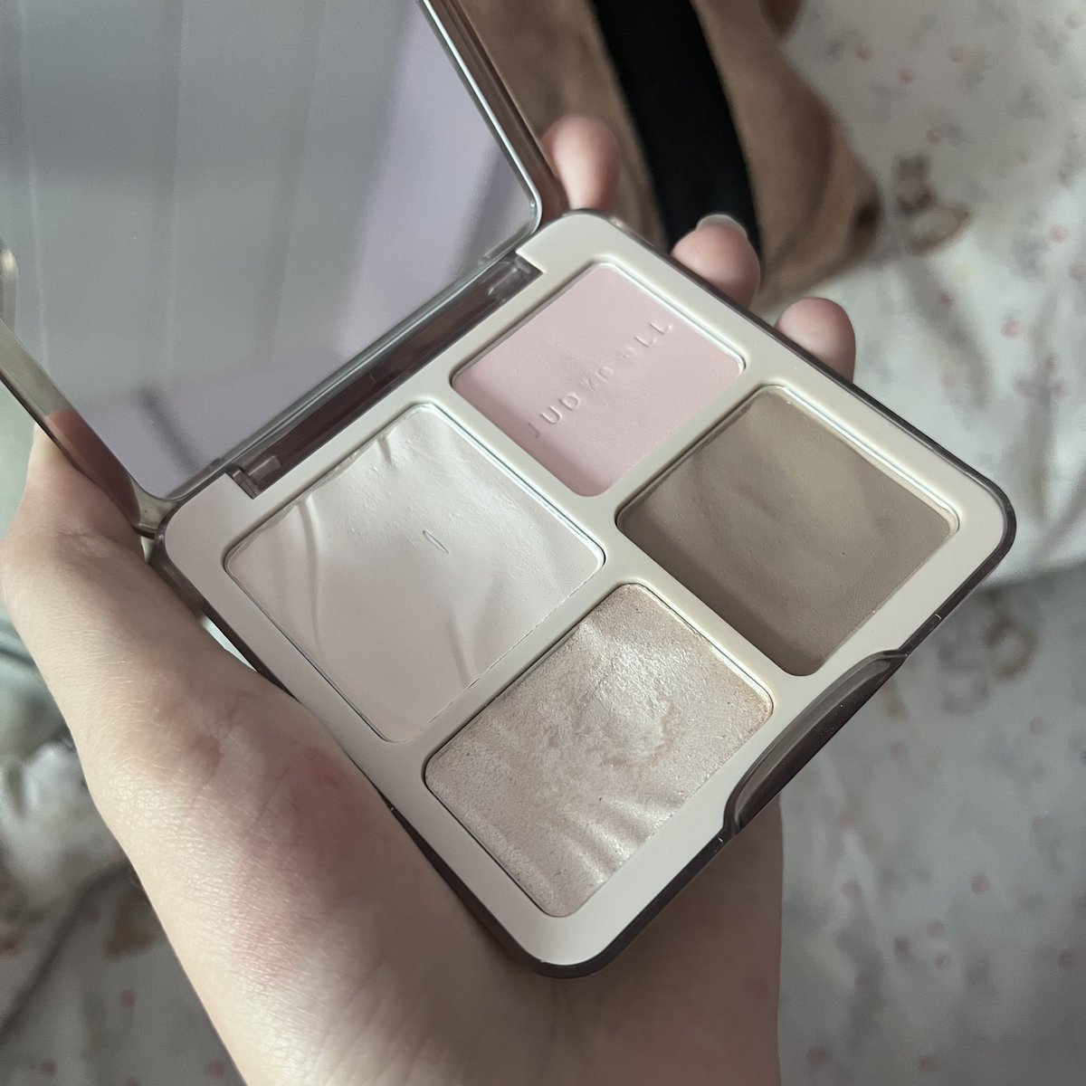 myvanillatt's tweet photo. 🍨ส่งต่อเครื่องสำอางมือสองค่า ใช้เองทุกชิ้น

สเปรย์ evian 90%
ลิป Loreal 601 80%
Canmake 70%
Revlon 415 70%
Judydoll 04 60%

🪼สอบถามพตได้ค่า🪼
ค่าส่ง30.- ไม่บวกเพิ่ม
#ส่งต่อเครื่องสำอาง #ส่งต่อคสอ #เครื่องสำอางมือสอง #ส่งต่อ https://t.co/JxtHp4HUg1