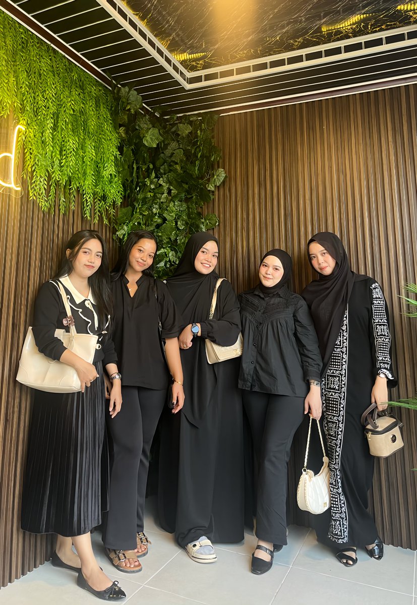 mami_rha's tweet photo. Kru Laboratorium BLUD UPTD Puskesmas Wawotobi 🖤🖤🖤🖤🖤 https://t.co/J47BvjHhCh