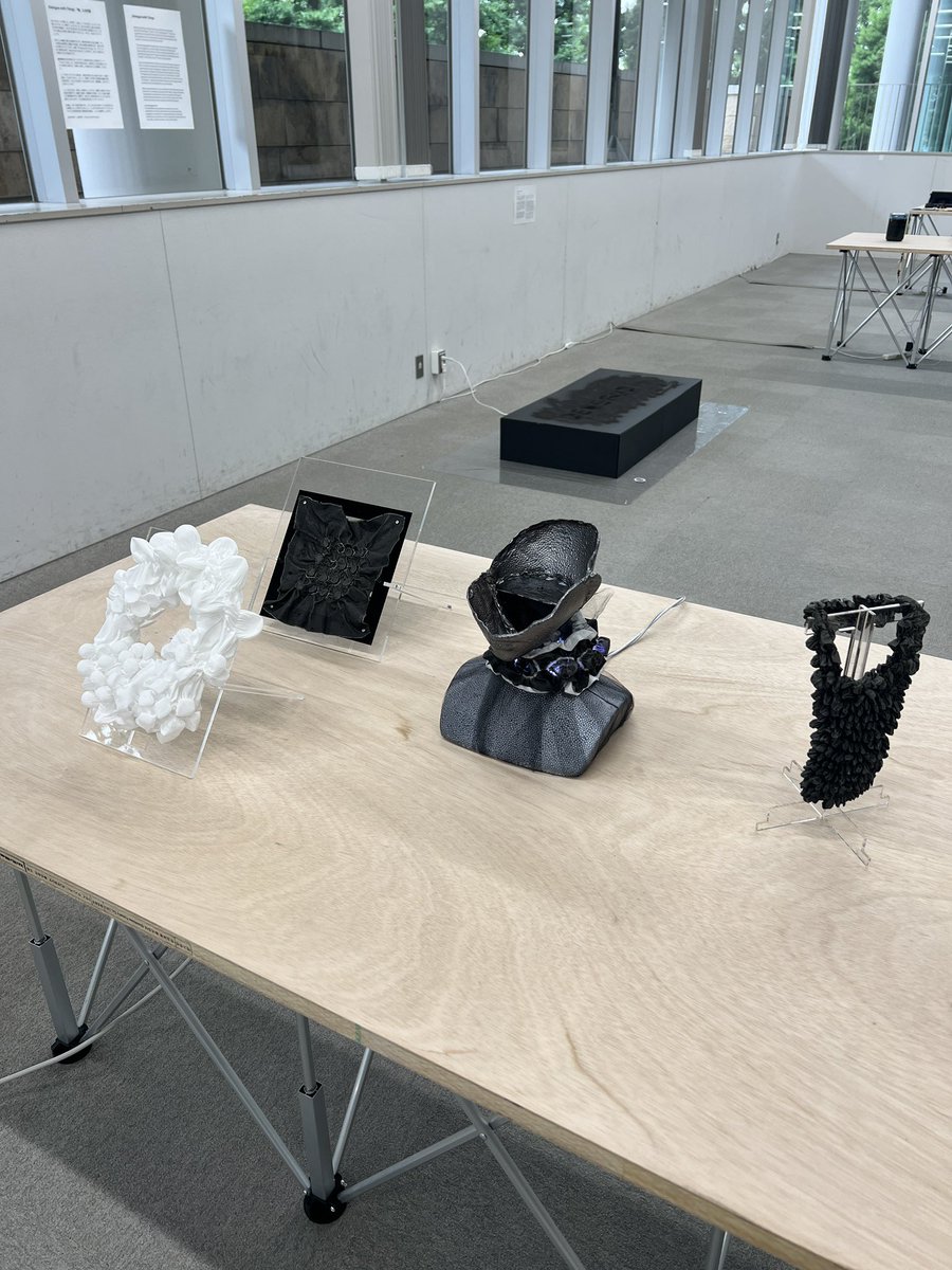 FutureCraftsPj's tweet photo. 雨ですが展示していますので、よろしくお願いします。土曜日までです。 https://t.co/XL8BTgUjf1