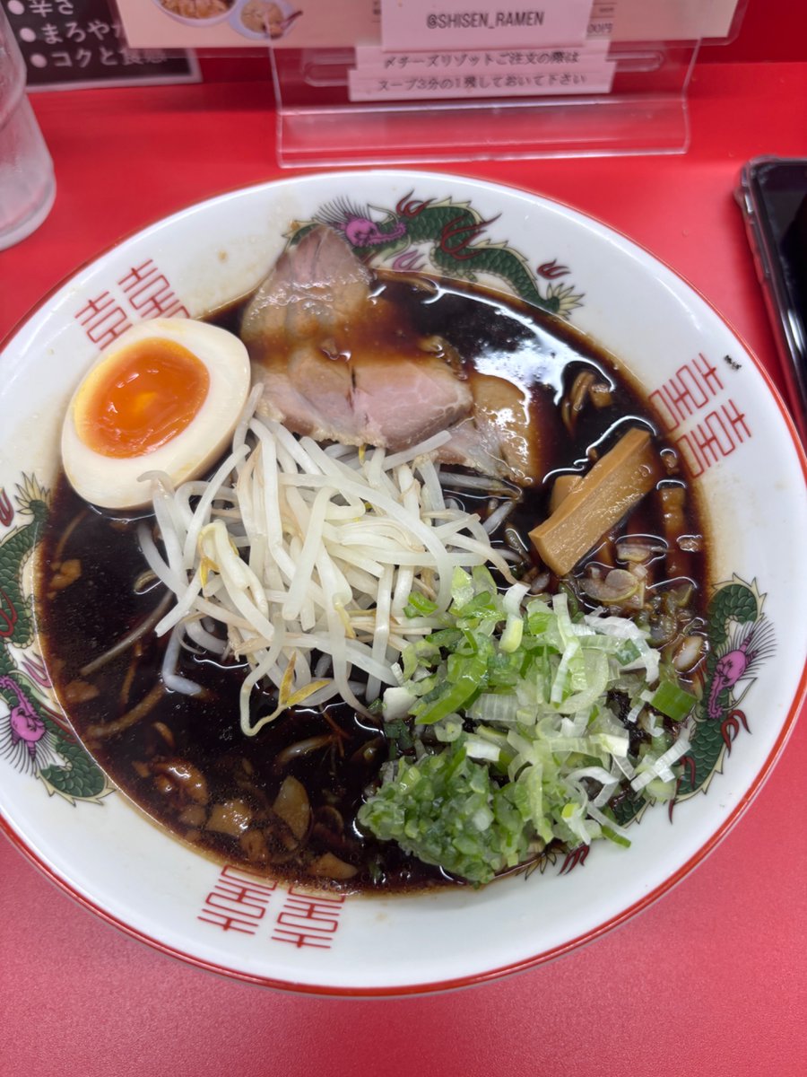 Craftbeerlover7's tweet photo. ブラック醤油ラーメン https://t.co/2IEWmRLdXs
