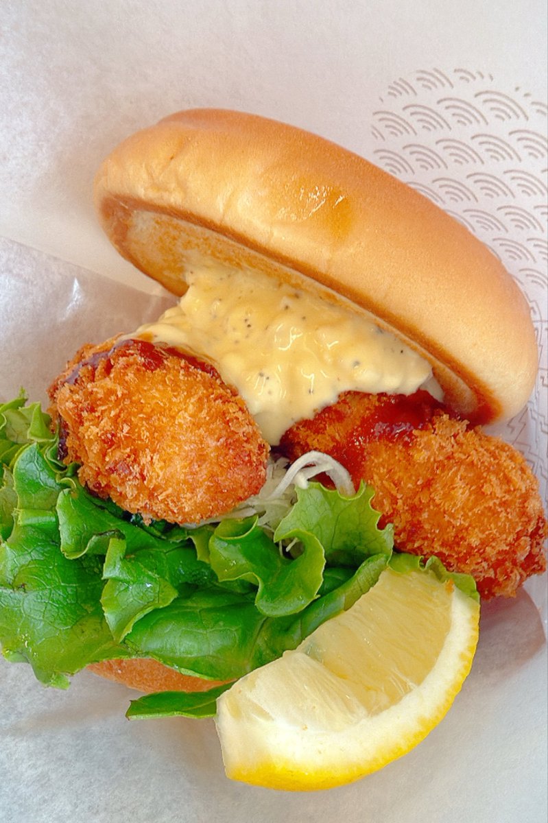 ymd3noSUB's tweet photo. モスのエビ！！！エビフライ！！！めっちゃうめぇ！！！！！食べにくそーって思ってたけど全然綺麗に食べれた！！！えーー！！！すご！！エビ！！！！エビがすごかった！！！！やっぱ無保水がいっちゃん美味い🍤🍤🍤素晴らしい https://t.co/zpulQI6IRg