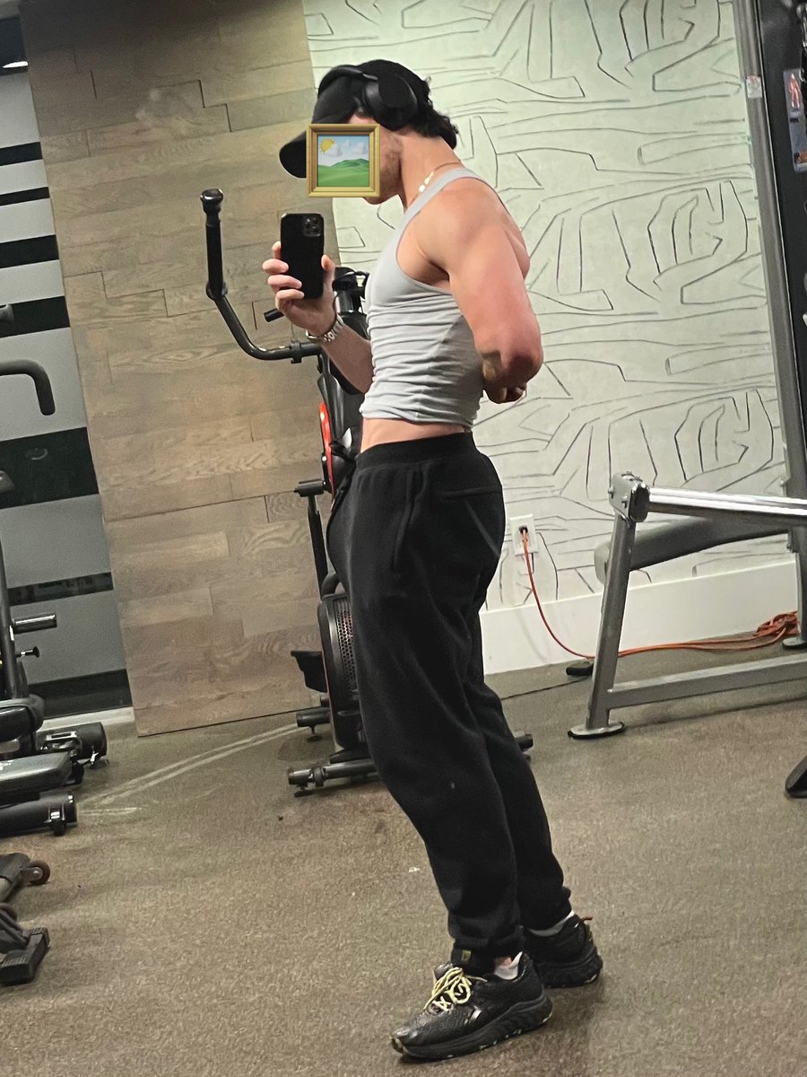 jandtce's tweet photo. not cumming tonight is part of the workout 😩💪 https://t.co/vvz6xBLeKK