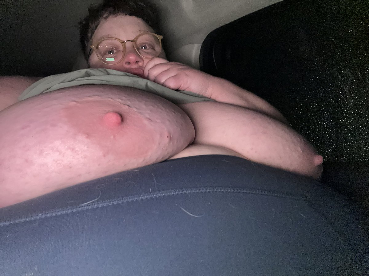 PeppermintFat's tweet photo. @MomsGoneWild8 Perfect https://t.co/qxHhCsklDi