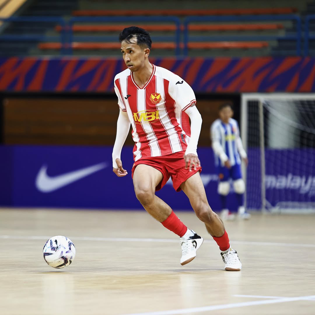 DesporteJapan's tweet photo. @areensaude 🇲🇾 relying on the Tessa 👟 
@desportemy 🔥

#DesporteMalaysia
#DesporteJapan #DesporteFutsal 
#futsal #futsalshoes https://t.co/q4VA5ByOlX