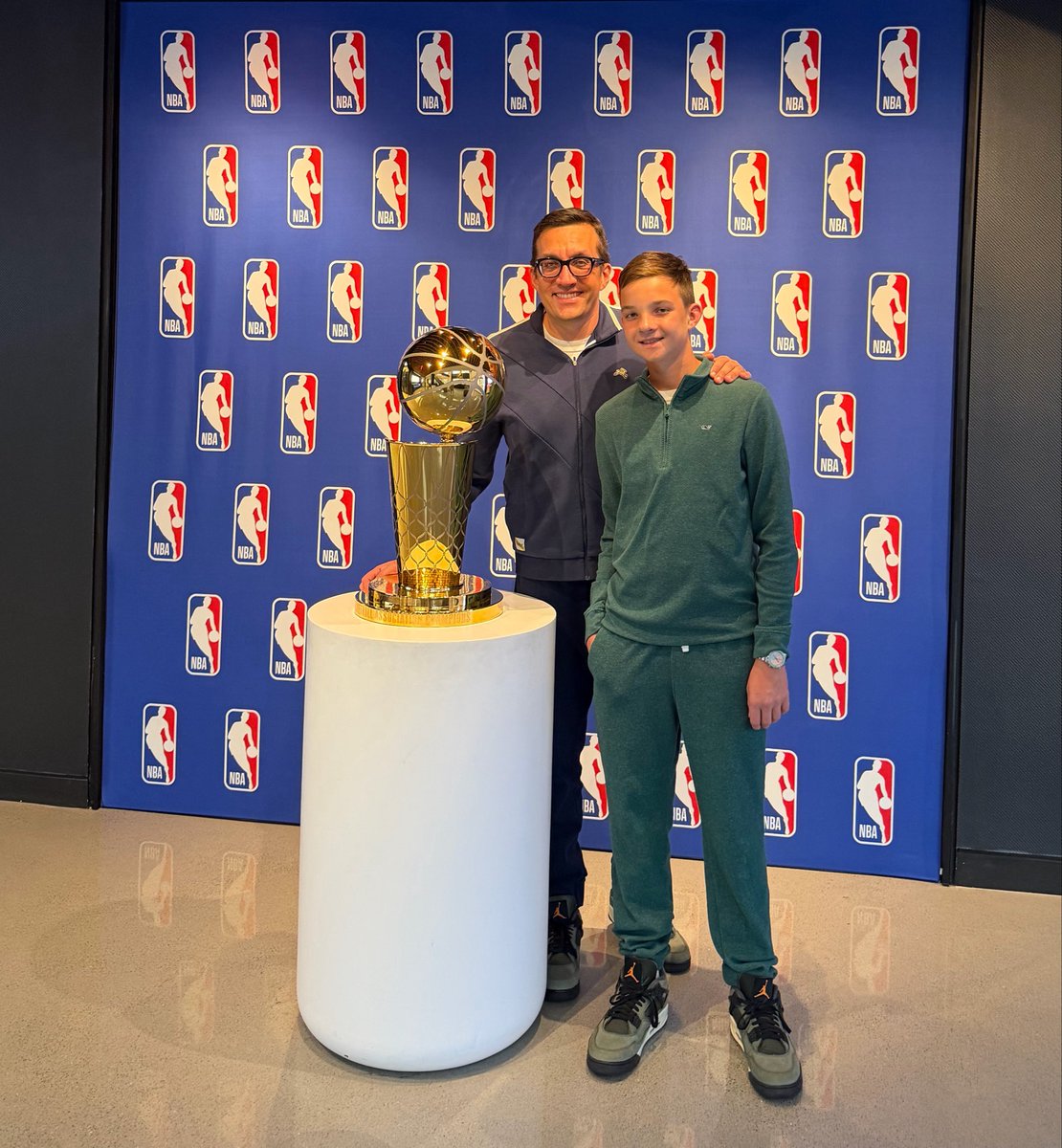 ericwind's tweet photo. With the Larry O’Brien Championship Trophy at NBA HQ in NYC. Go Knicks! https://t.co/EPjxGFPUVs