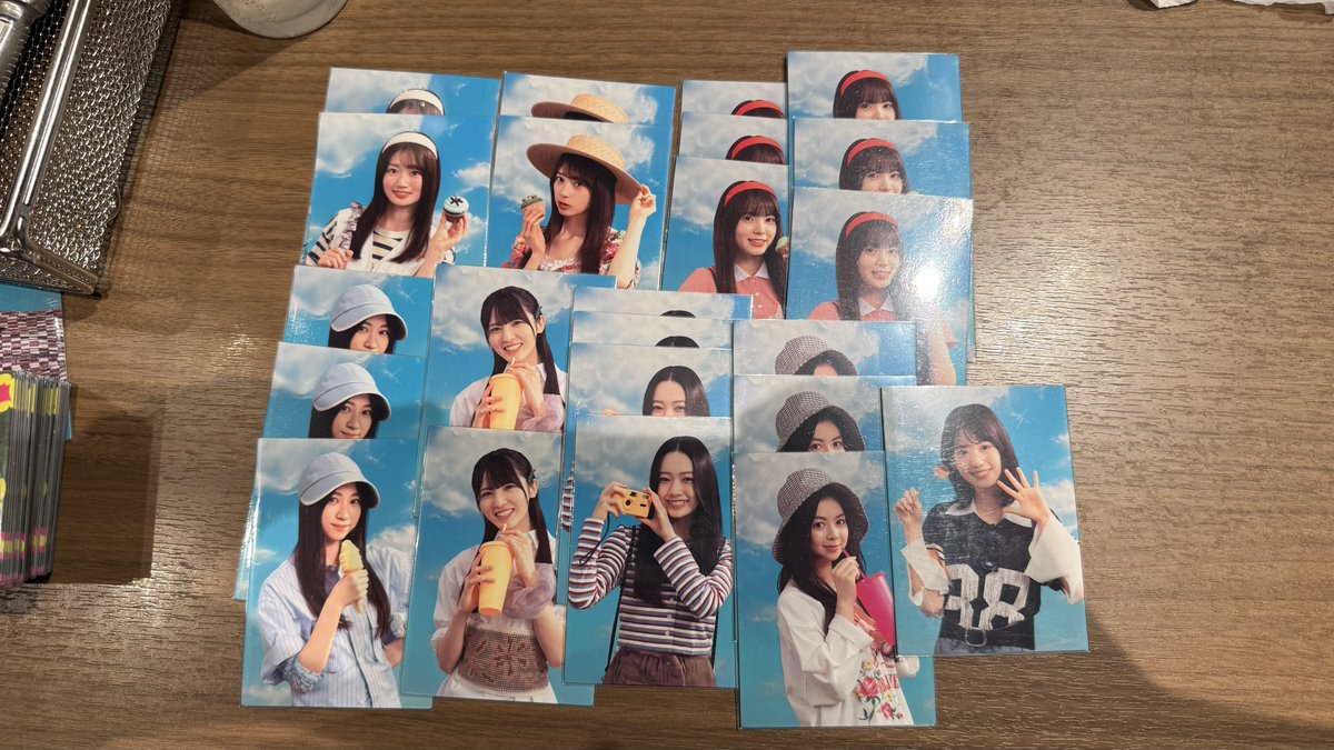 Mr7Ag's tweet photo. 一時期モバカを買いすぎたので、整理のため持って行きます！
種類はあまり多くありませんが、生写真も持って行こうと思います
とりあえずバスラ3日目に持って行く予定です！

求:中西アルノ　(基本なんでも可)
　梅澤美波　　(基本なんでも可可
提供:画像の物
#乃木坂46
#乃木坂バスラ
#モバカ交換 https://t.co/Abu8RWABcW