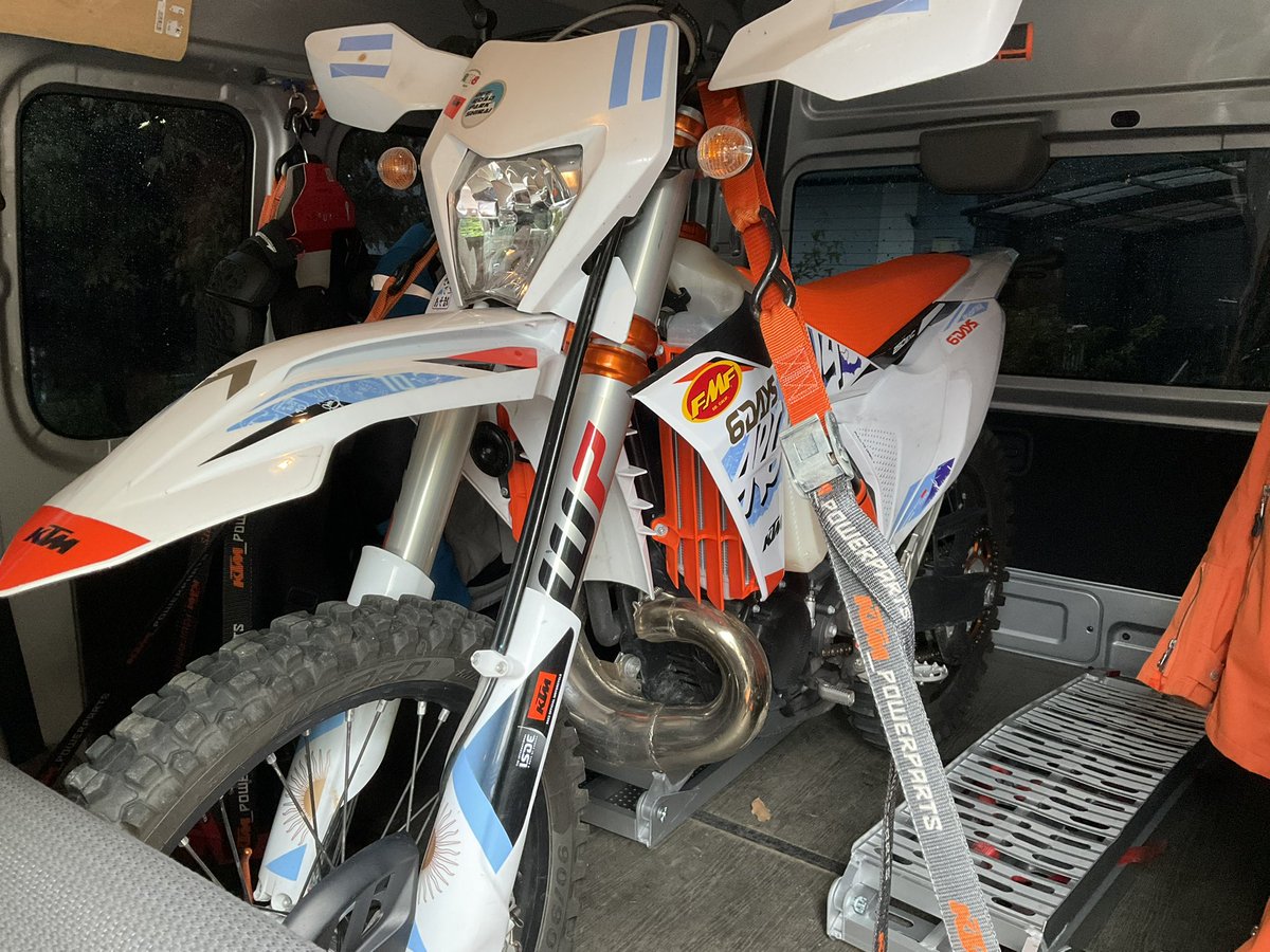 KTM819O4's tweet photo. #Mitas #StoneKing #250EXC https://t.co/5qRhO0tf1y