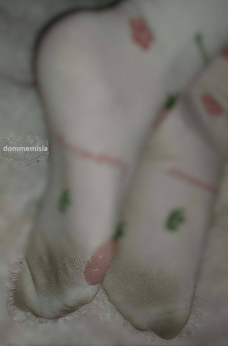 Baddie_Mis's tweet photo. Brudne skarpetki dla ciebie a dla mnie twoje pieniądze😊 Wiem, że na ten widok ci stoi...😂

findom feet foot blik kod femdom https://t.co/NksnsmTS5T
