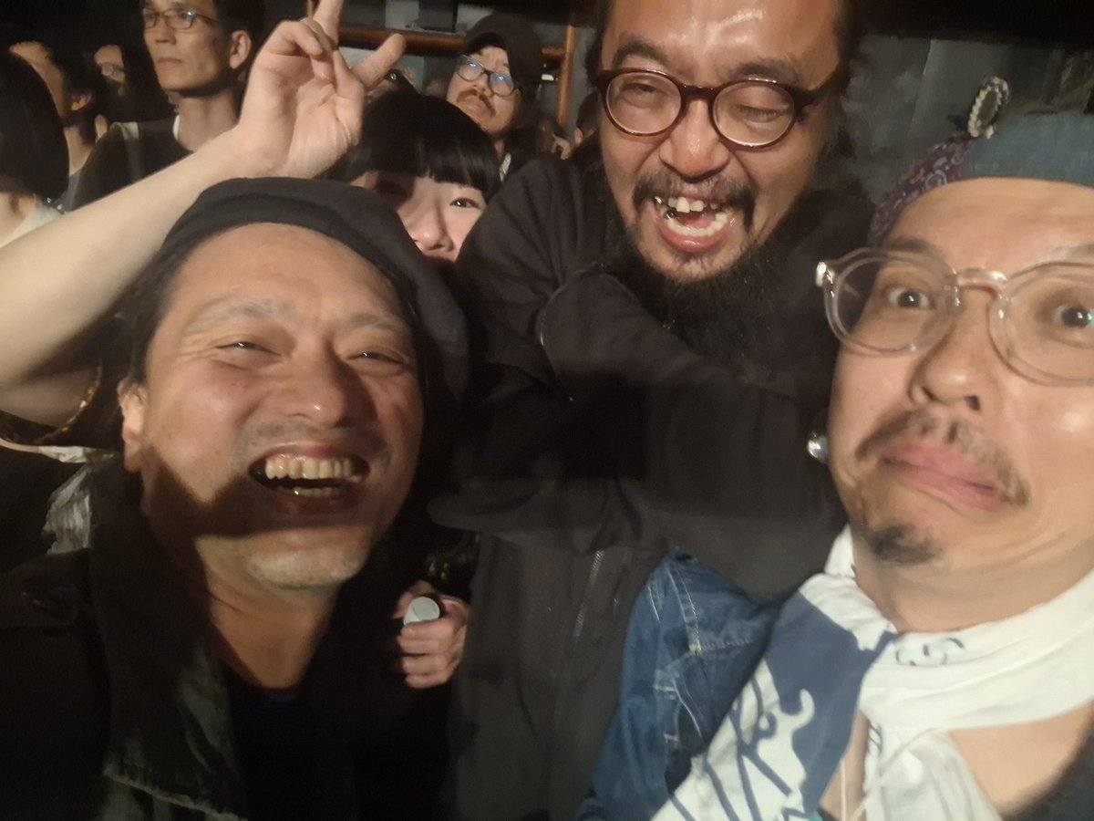 inugayojack's tweet photo. 【いつせかの思ひ出】
①しっぱいまんと大きな輪のタムさん
②えっ、友達だったの！？地下道くんとエマニエルサンフラワーの宮下くん
③ハードレインでもありがとうにたないくんと月末レインコートよろしくねなおみちゃん
④いつせか主催まもるくんとおとビひろちゃんと関西の伝説のギタリストつかさん https://t.co/aDNnAxfjF7
