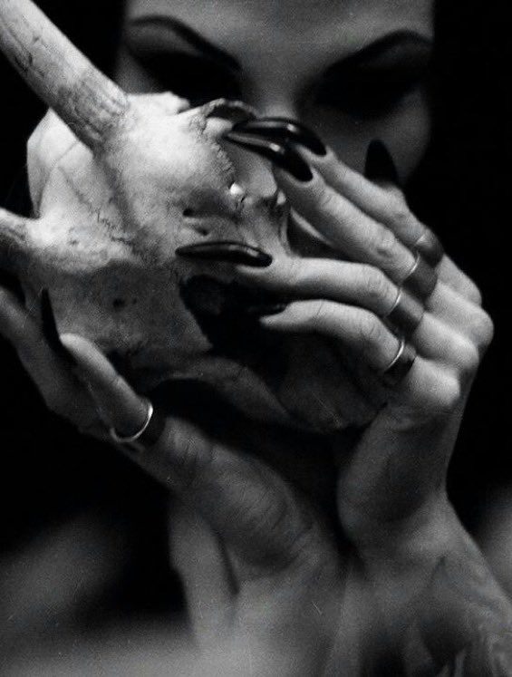 Dark Sister 🖤 tweet media