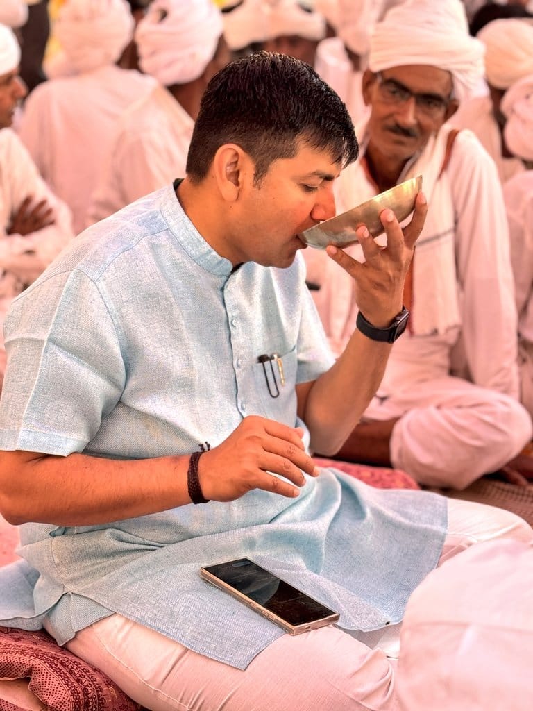 pravinmalibjp's tweet photo. ચૂસકી "ચા" ની
ચર્ચા વિકાસ ની 

#InternationalTeaDay ☕ https://t.co/o2ZoJLp3ZI
