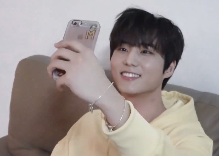 하나 tweet media