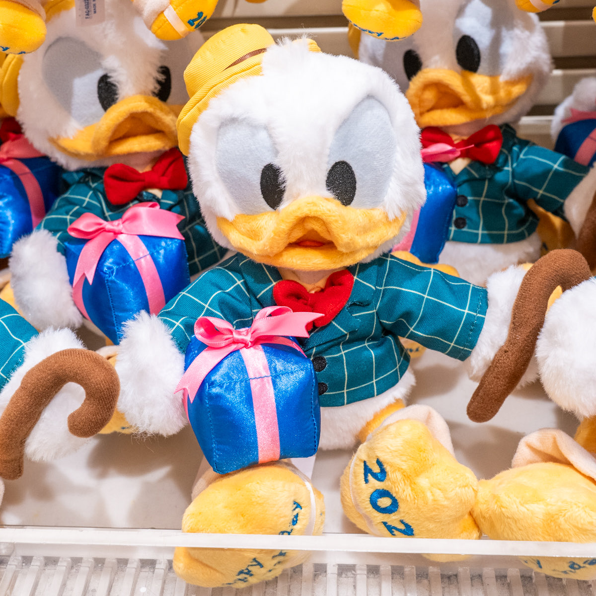ディズニーリゾート ドナルドダック　ぬいぐるみバッジ　まとめ売り Disney 2026年は『ドナルドのダンス大好き』モチーフ！ 東京ディズニー