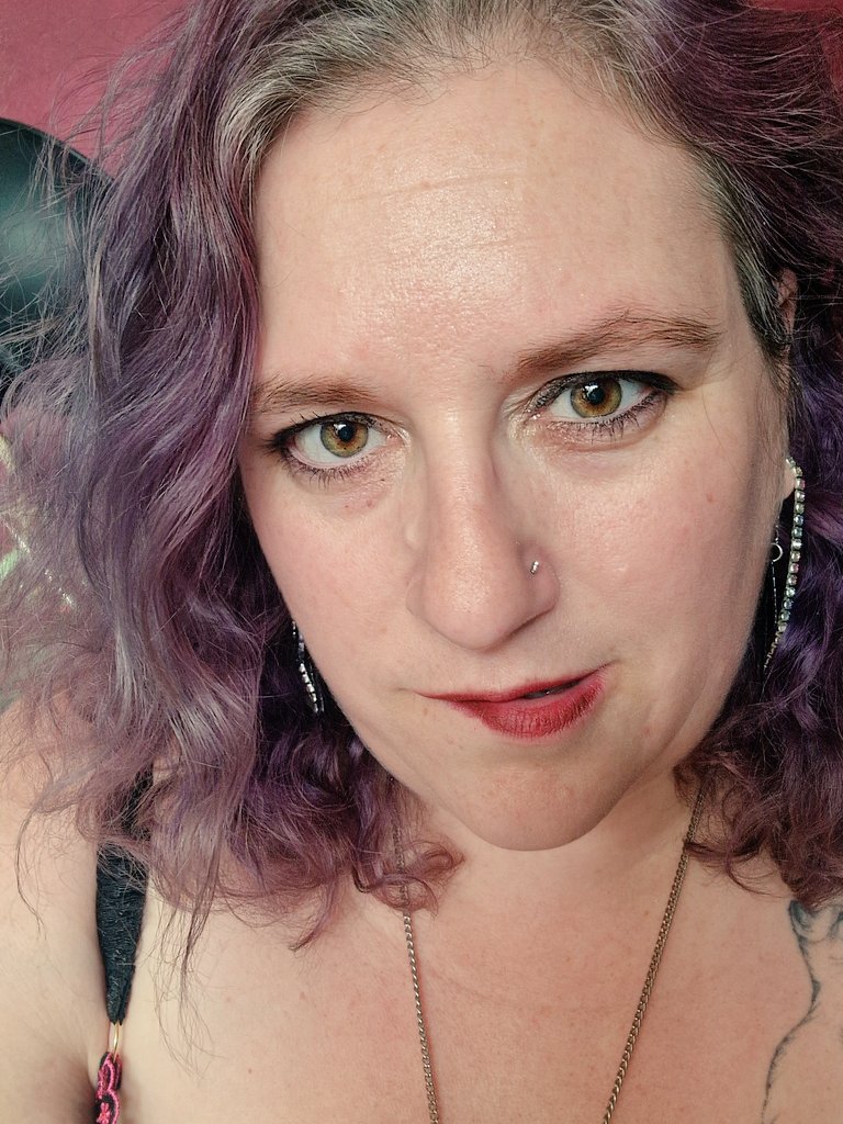 FatFunnyFriendz's tweet photo. Maybe I bite my lip more than I had realised 🫦 whoops 🤭 ♡ #bbw #milf #bignipples #biter https://t.co/X4eyQxvj9L